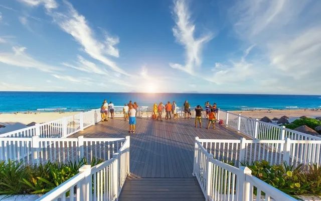 playa delfines cancun